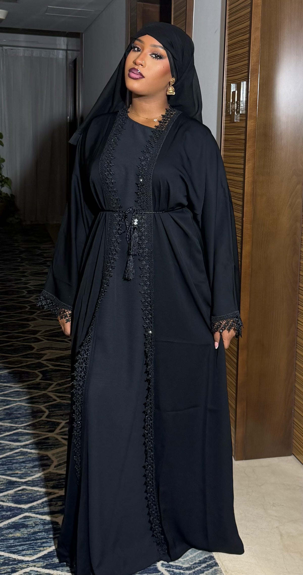 NAHLÉ
Lace Abaya